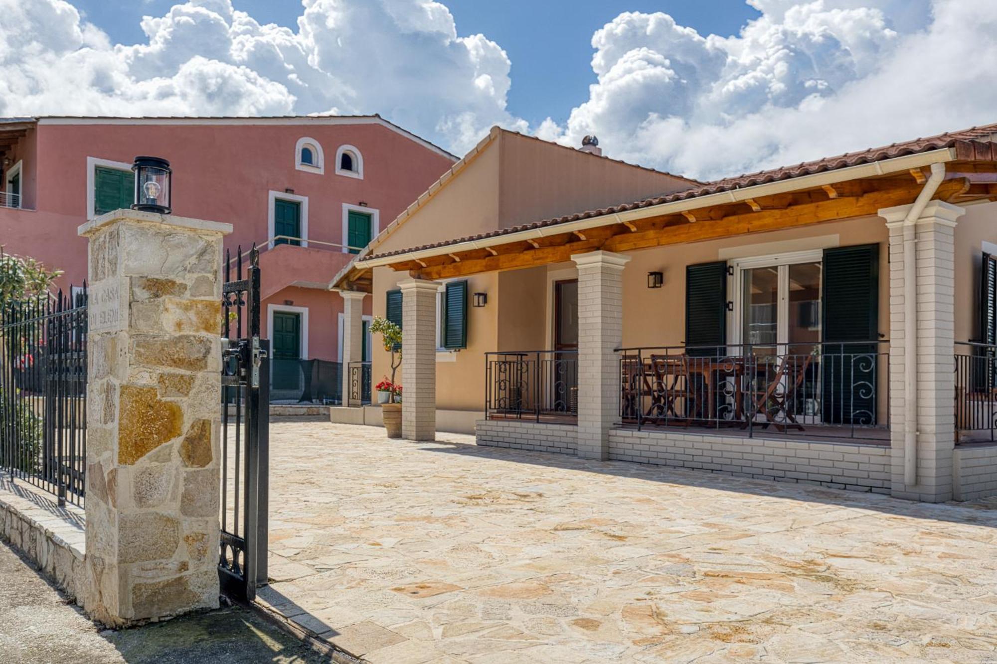 הוילה אצ'ארבי La Casa Di Eleni מראה חיצוני תמונה